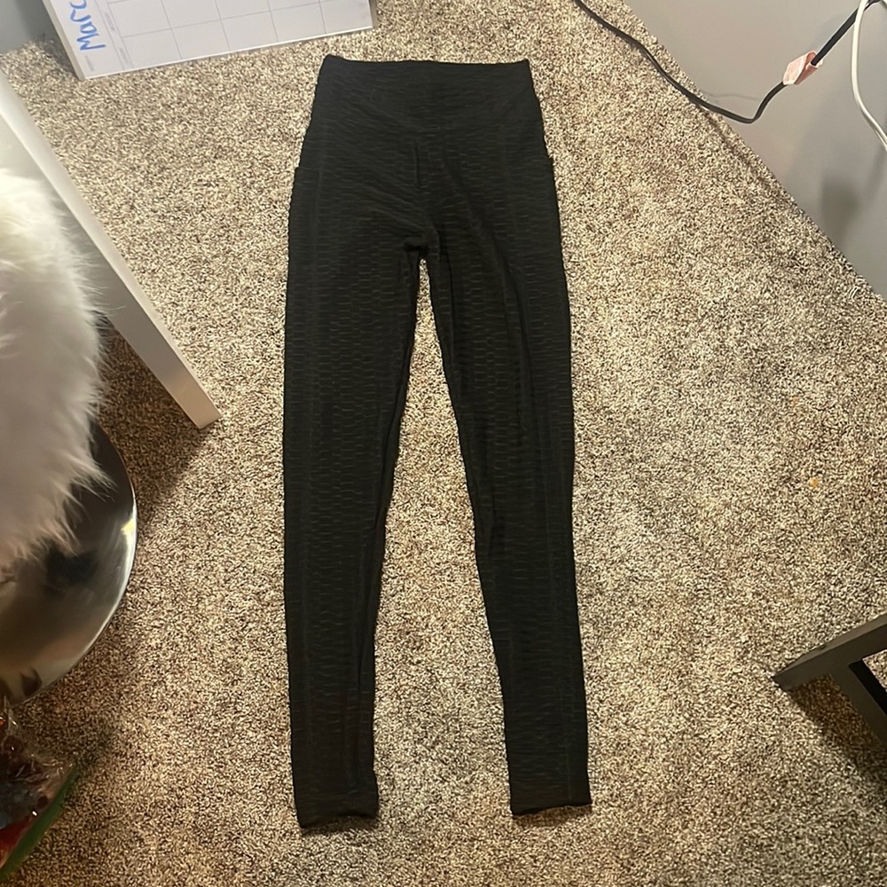 black texture leggings